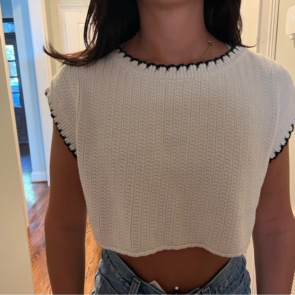 IDEMDITTO CROP WHITE SWEATER TOP